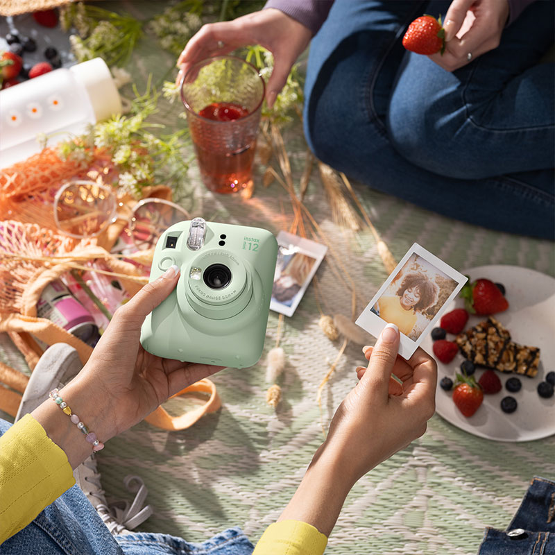 Dobd fel eseményed egy INSTAX fényképezőgéppel.